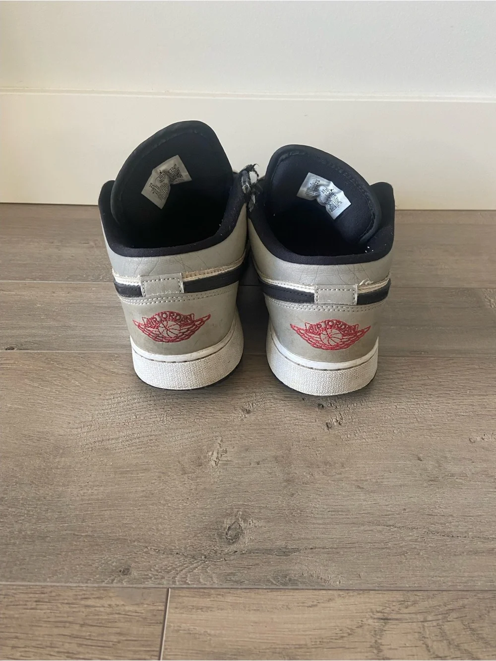 Youth Nikes - Picture 3 of 4